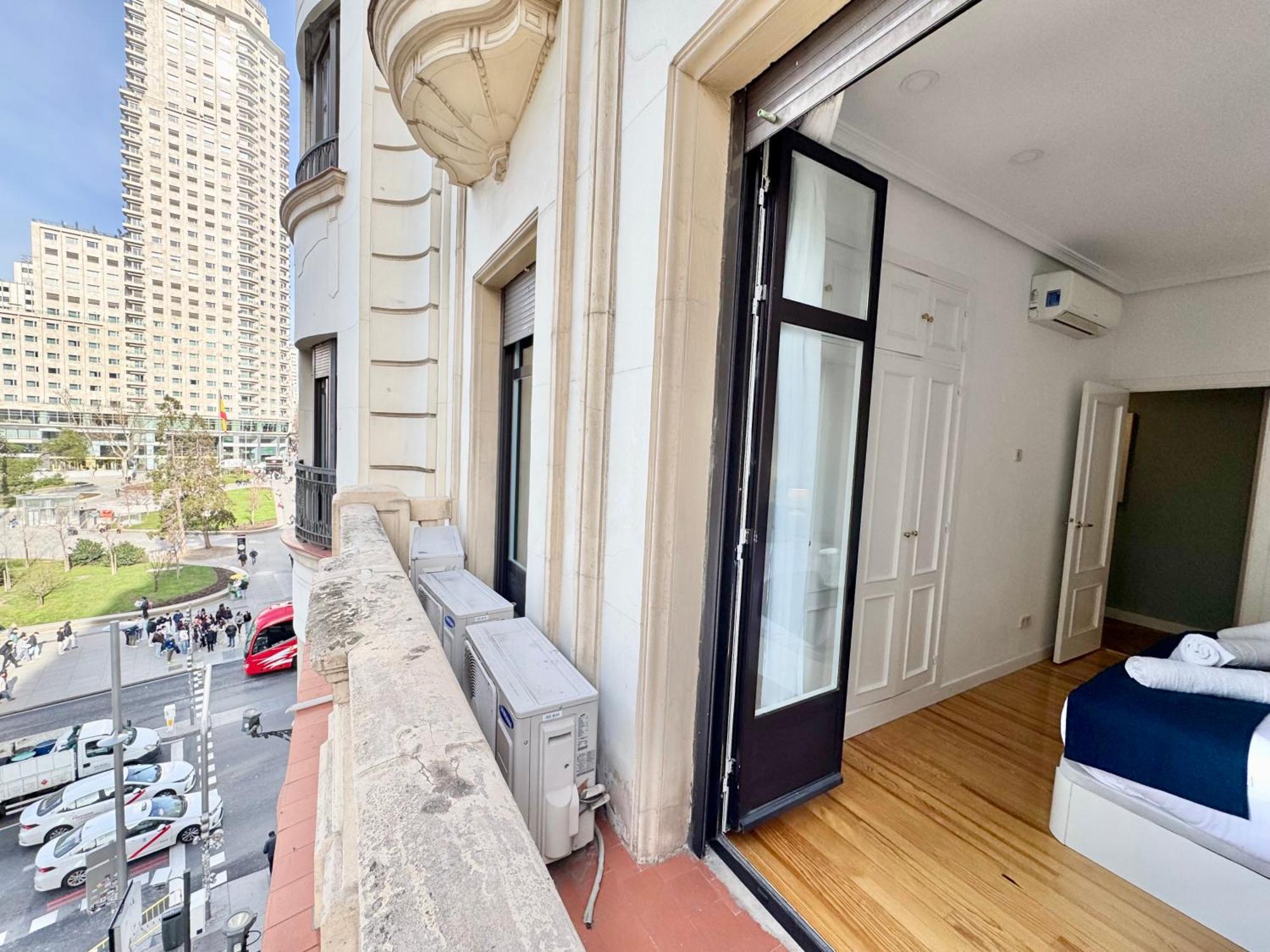 Elegance And Comfort In * Madrid